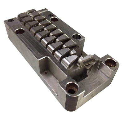 Cavité de noyau de moule de perçage du métal précieux EDM de pièces de machine de tour de la commande numérique par ordinateur S136